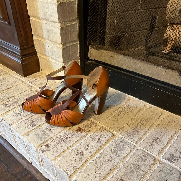 Heels - Picture 1 of 7